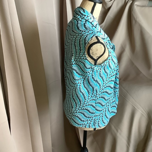 Elegant Teal Patterned Women's Blouse - Picture 2 of 5